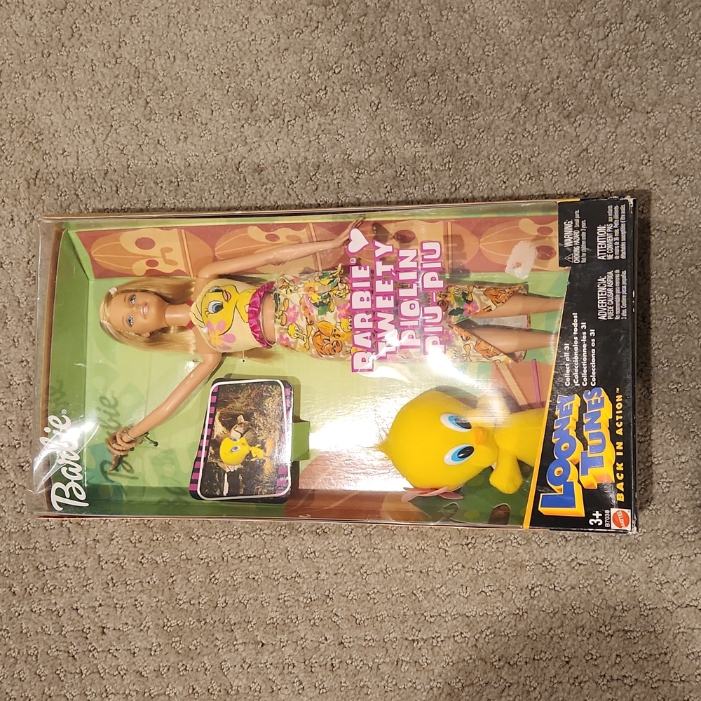 VINTAGE Looney Tunes Barbie in original packaging - VINTAGE BARBIE